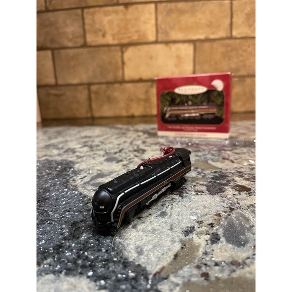 Hallmark Ornament Lionel Train #4 746 Norfolk and Western Steam Locomotive 1999 - Picture 4 of 10